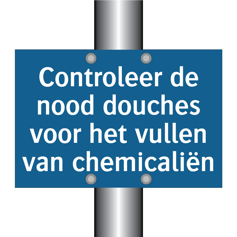 Controleer de nood douches voor het vullen van chemicaliën